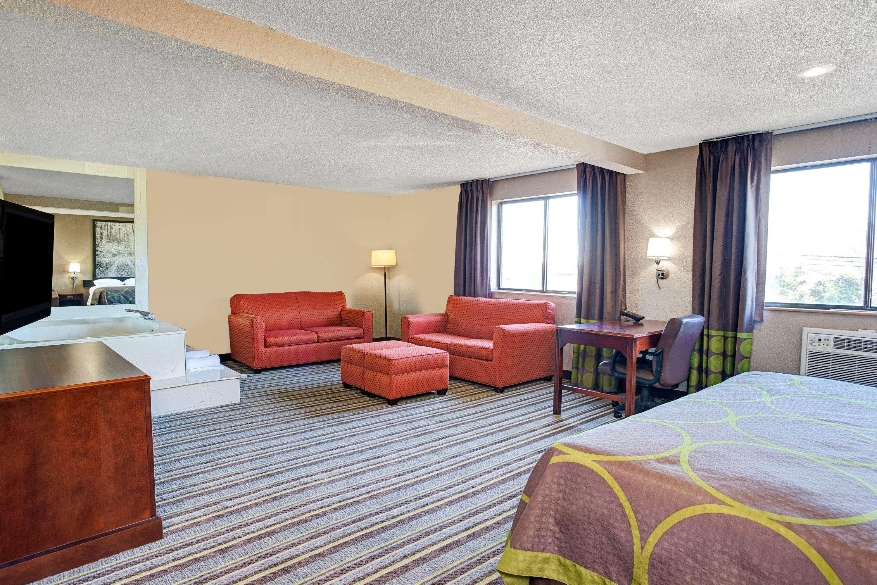Super 8 By Wyndham Roseville/Detroit Area Exterior foto