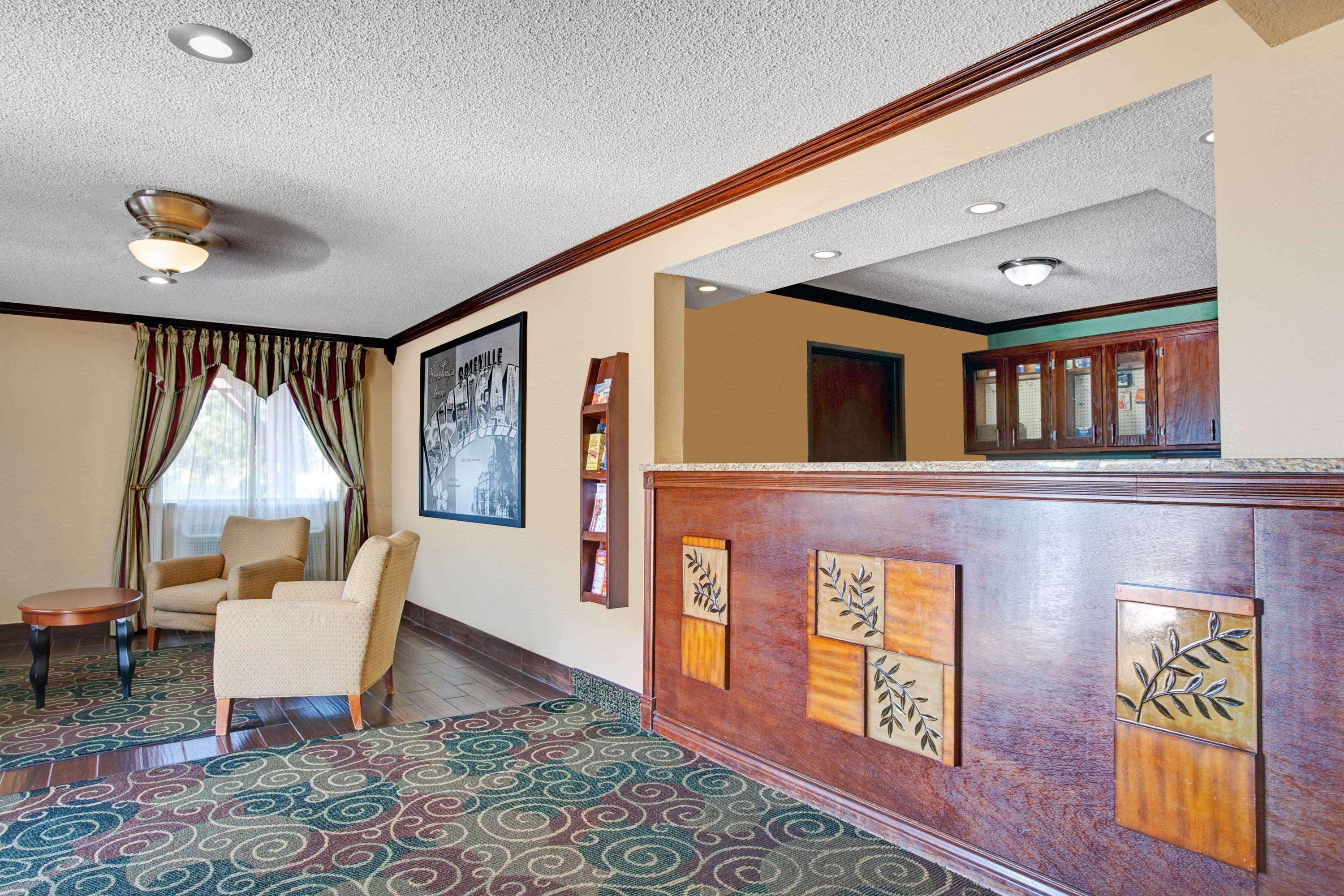 Super 8 By Wyndham Roseville/Detroit Area Exterior foto