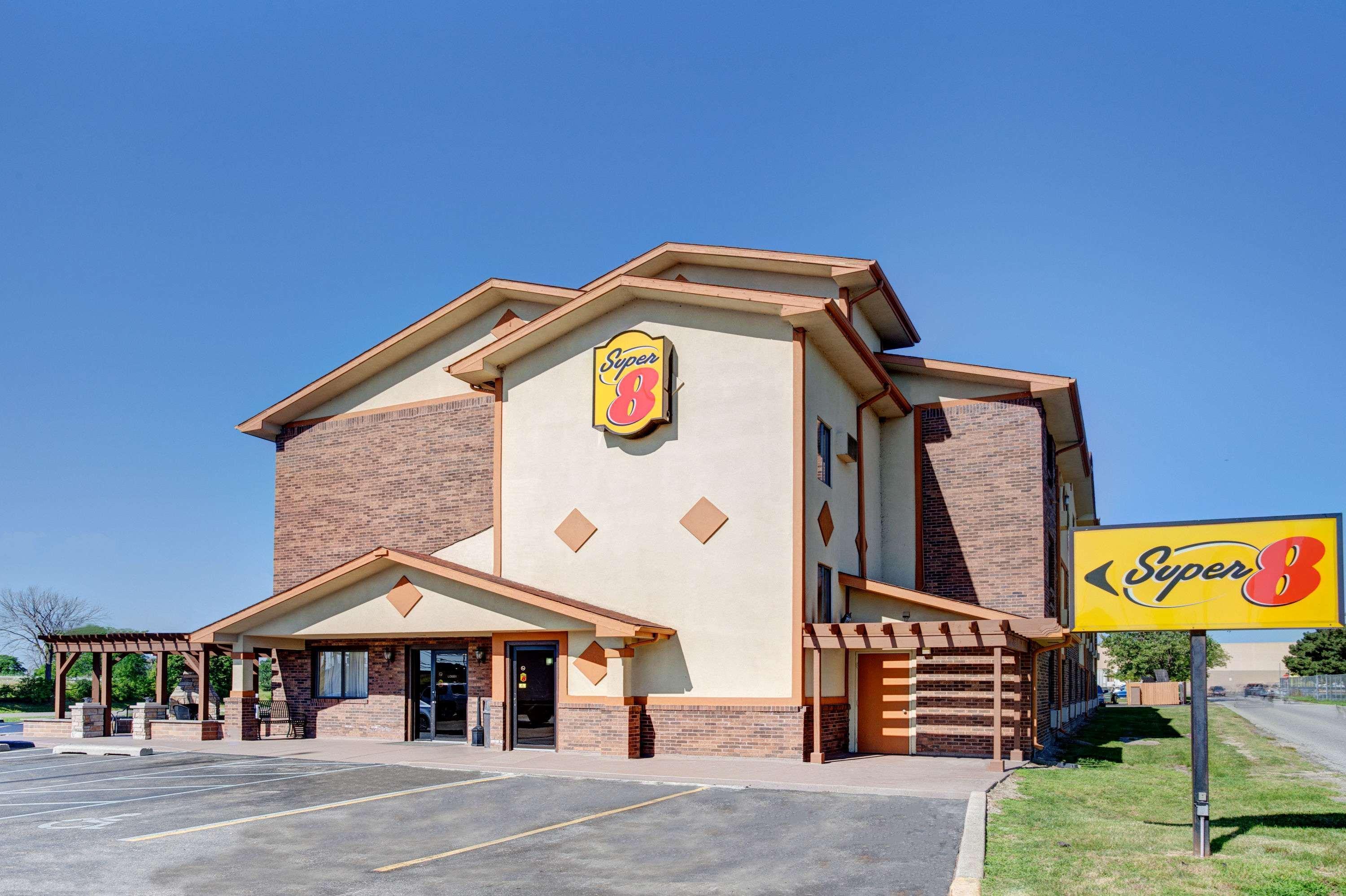 Super 8 By Wyndham Roseville/Detroit Area Exterior foto